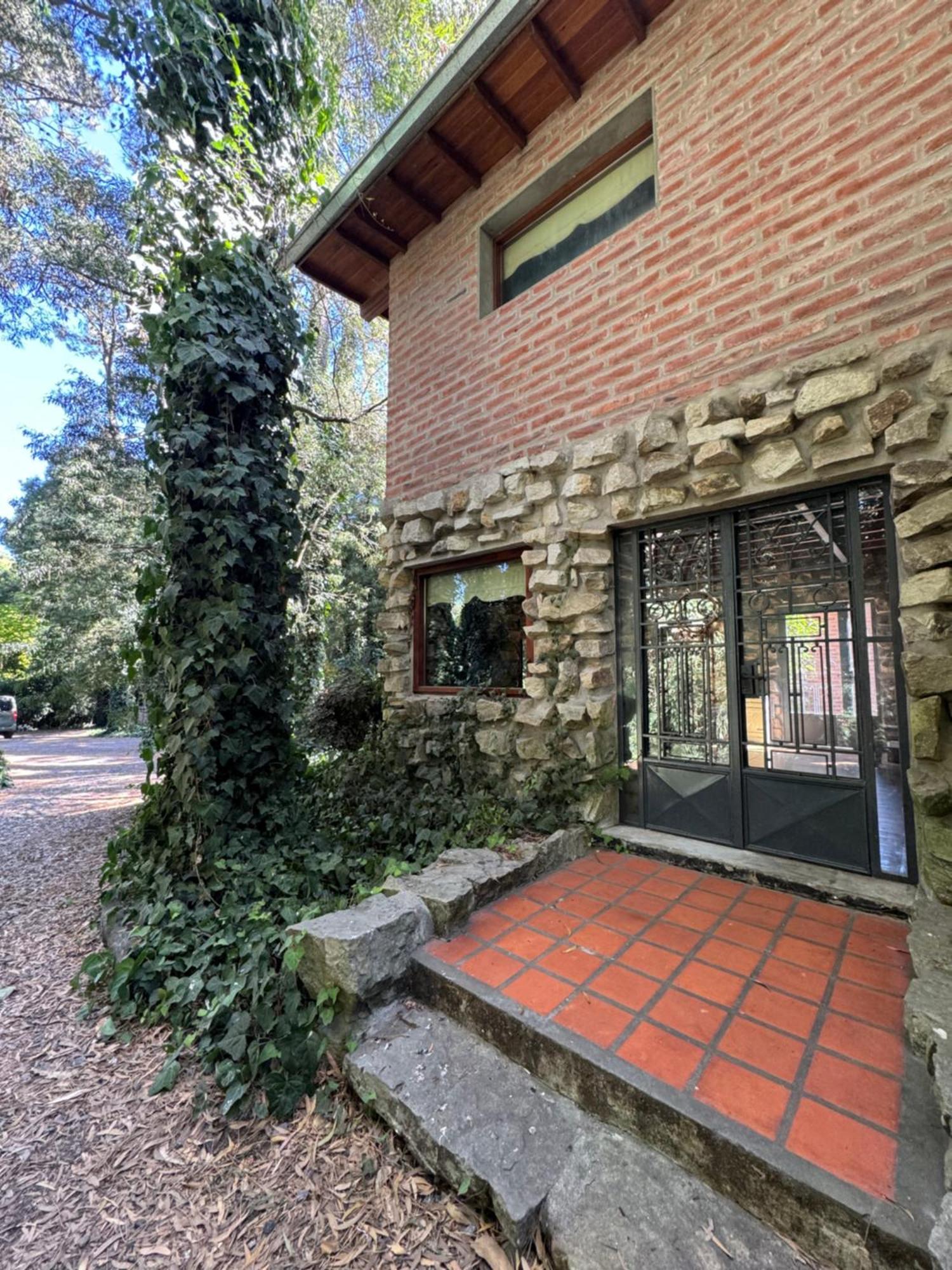 Lodge Arehue *