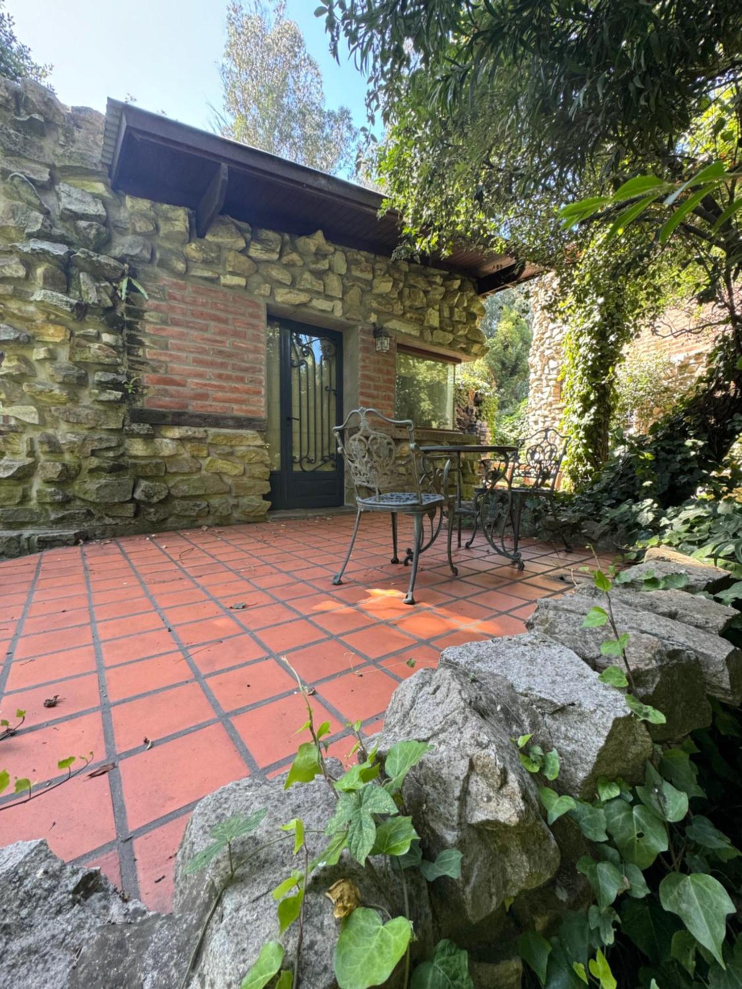 Arehue Lodge *